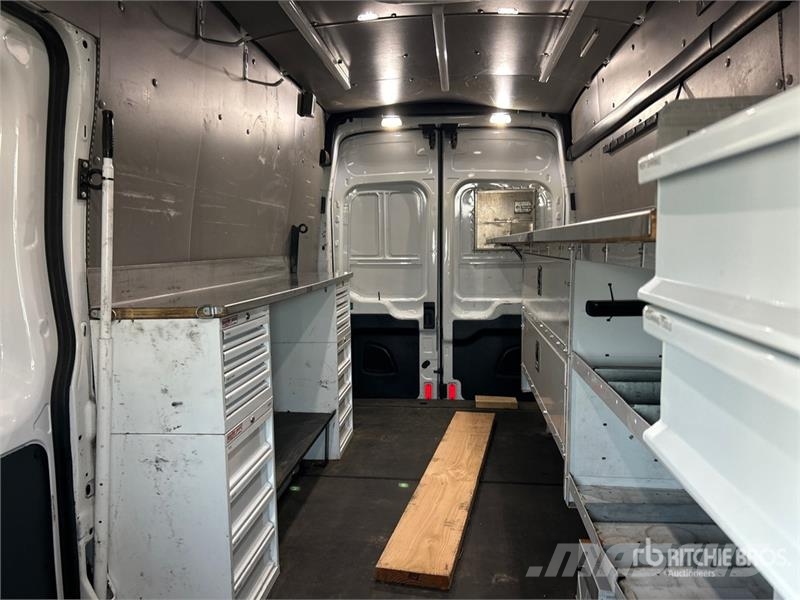 Ford Transit 350 Cargo Van Изотермический фургон