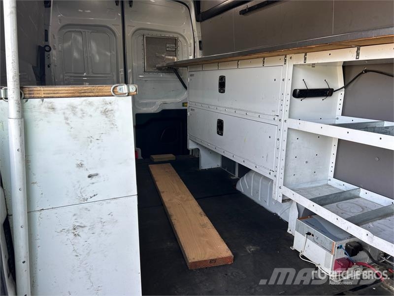 Ford Transit 350 Cargo Van Изотермический фургон