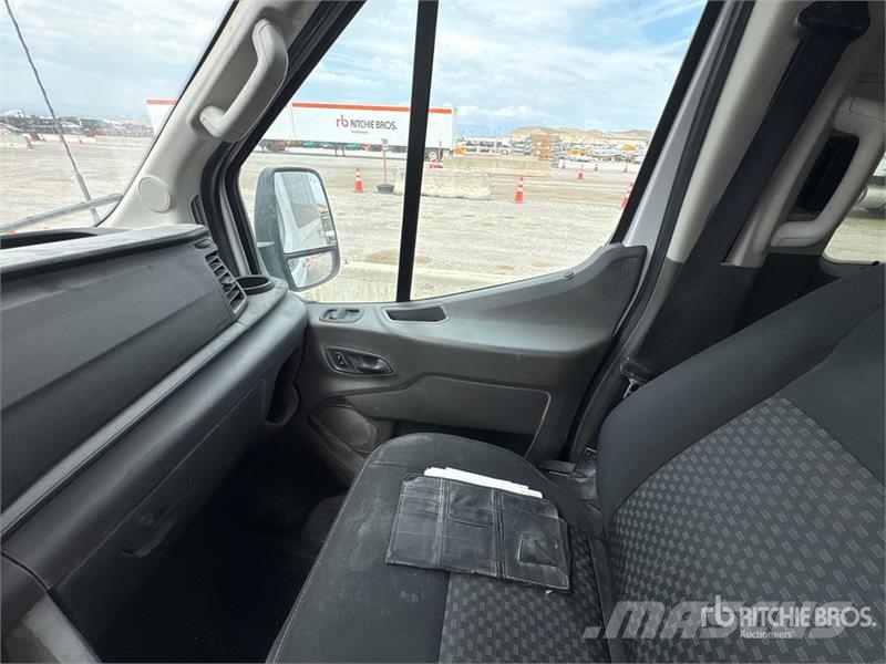 Ford Transit 350 XLT 15 Passenger Van Furgonetas cerradas