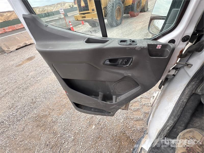 Ford Transit 350 XLT 15 Passenger Van Furgonetas cerradas