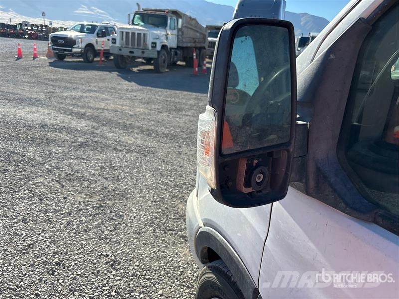 Ford Transit 350 XLT 15 Passenger Van Furgone chiuso