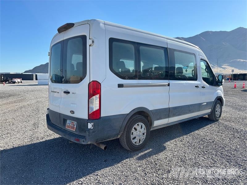 Ford Transit 350 XLT 15 Passenger Van Furgone chiuso