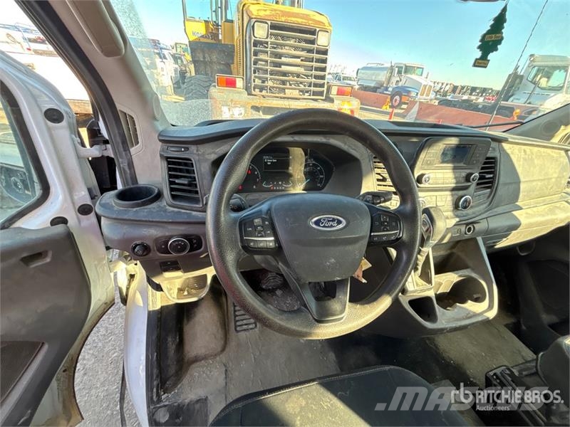 Ford Transit 350 XLT 15 Passenger Van Furgone chiuso