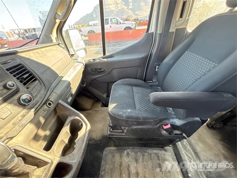 Ford Transit 350 XLT 15 Passenger Van Furgone chiuso