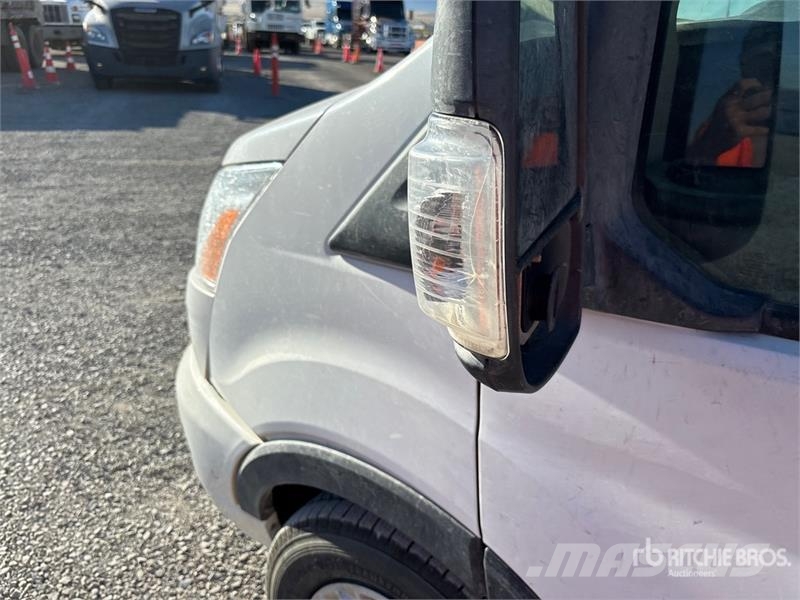 Ford Transit 350 XLT 15 Passenger Van Furgone chiuso