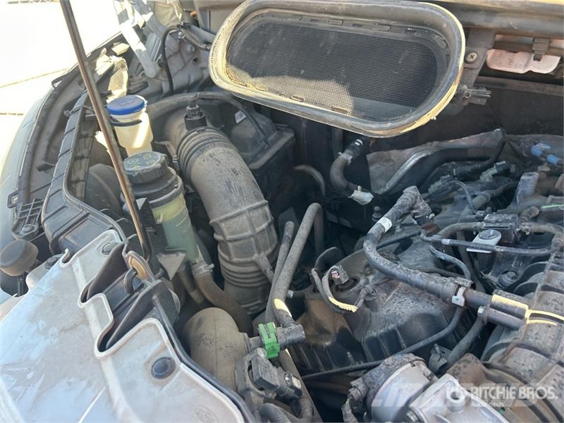 Ford Transit Connect Cargo Van شاحنة مقفلة