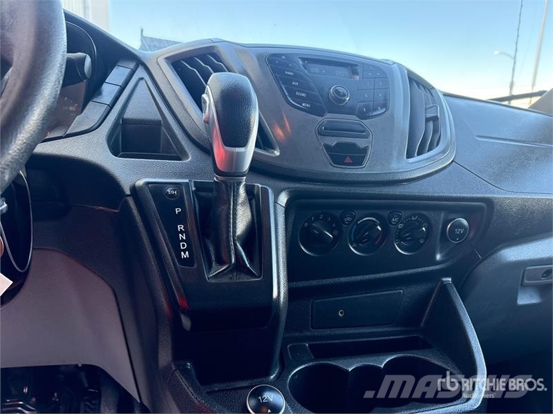 Ford Transit Passenger Van 廂式貨物運輸車