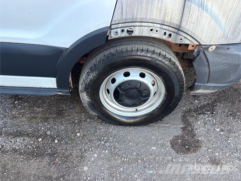 Ford Transit Passenger Van 廂式貨物運輸車