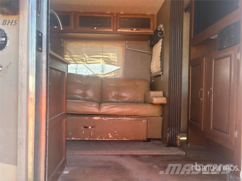 Forest River 24 ft T/A Travel Trailer Otros remolques