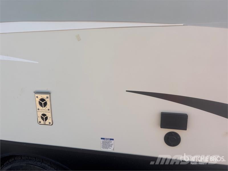 Forest River 24 ft T/A Travel Trailer Otros remolques