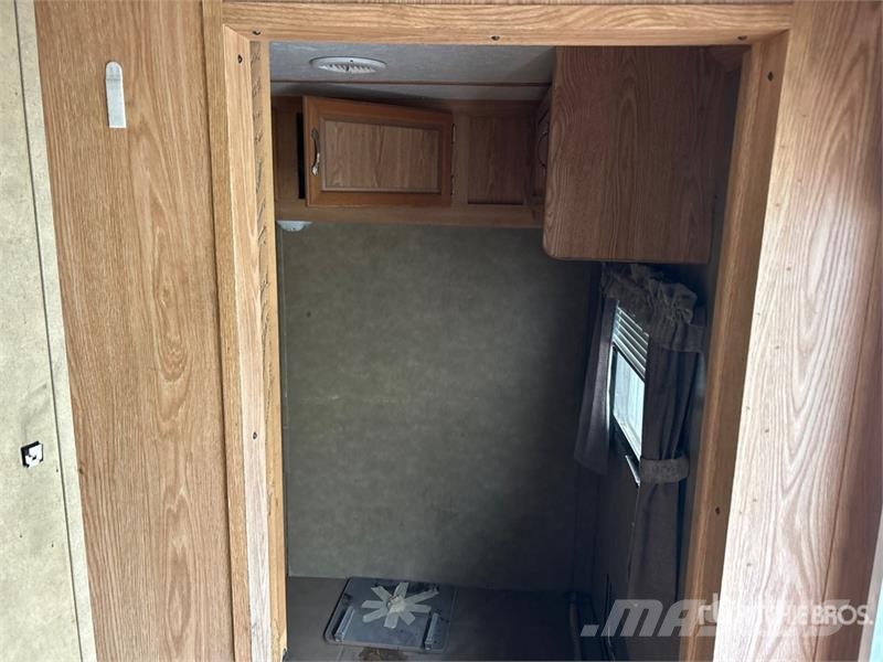 Forest River Work & Play 24 ft T/A Toy Hauler Travel Trailer Autre remorque