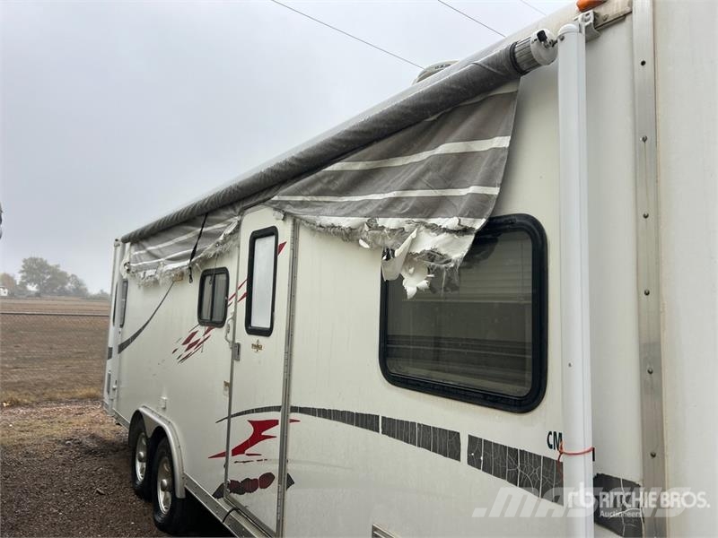 Forest River Work & Play 24 ft T/A Toy Hauler Travel Trailer Autre remorque