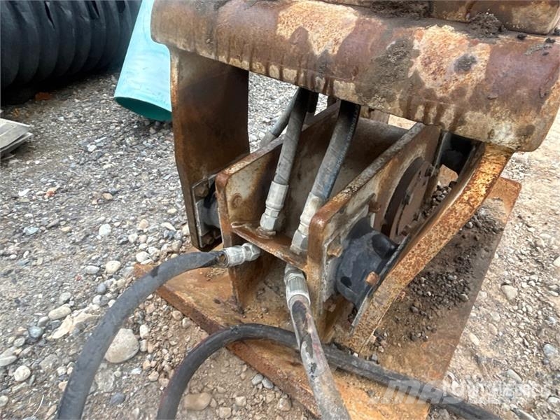 FRD 28 in Plate Compactor Attachment Vibroplater