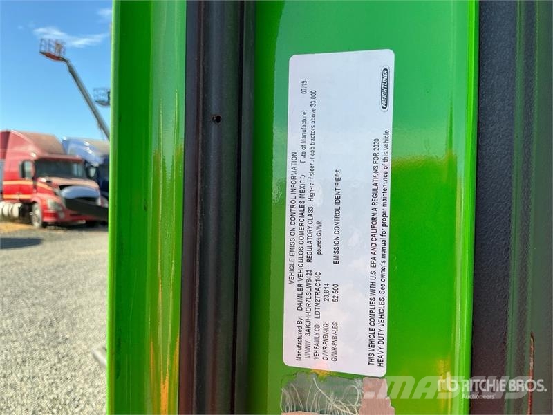  Freightiner Cascadia 126 6x4 T/A Sleeper Truck Tra Vilcēji
