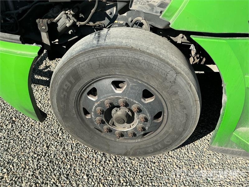  Freightiner Cascadia 126 6x4 T/A Sleeper Truck Tra Vilcēji