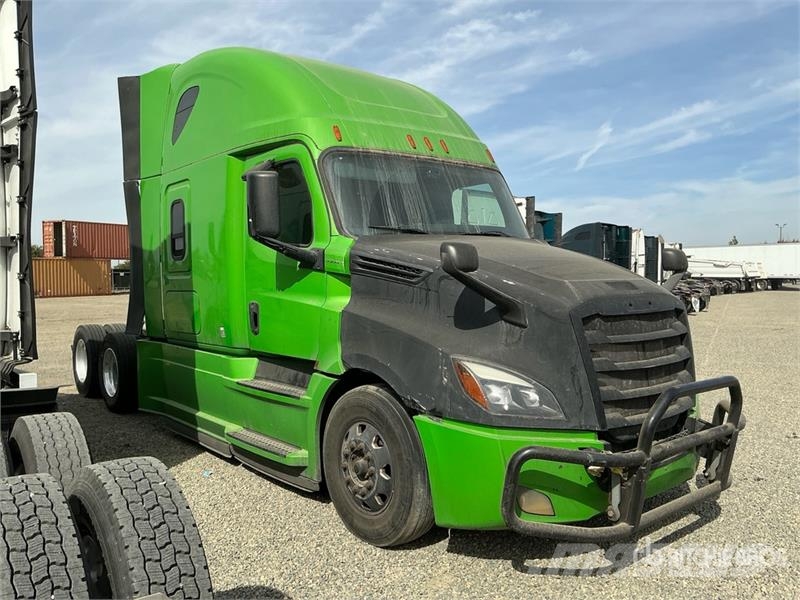  Freightiner Cascadia 126 6x4 T/A Sleeper Truck Tra Vilcēji