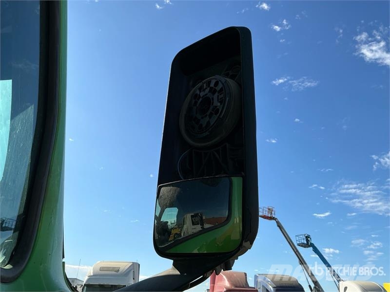  Freightiner Cascadia 126 6x4 T/A Sleeper Truck Tra Vilcēji