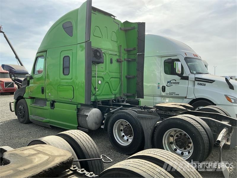  Freightiner Cascadia 126 6x4 T/A Sleeper Truck Tra Vilcēji