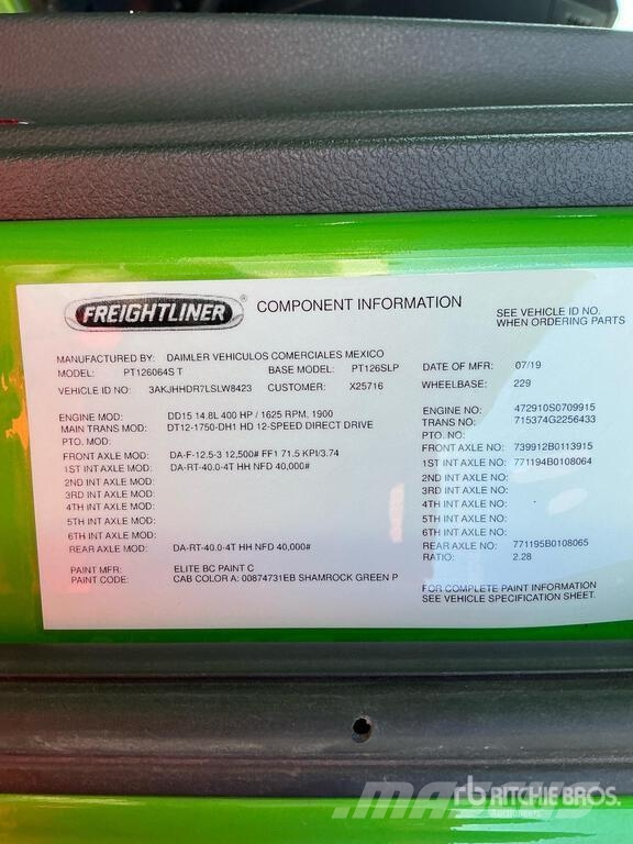  Freightiner Cascadia 126 6x4 T/A Sleeper Truck Tra Vilcēji