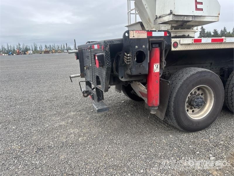 Freightliner 108SD Kamioni sa kranom