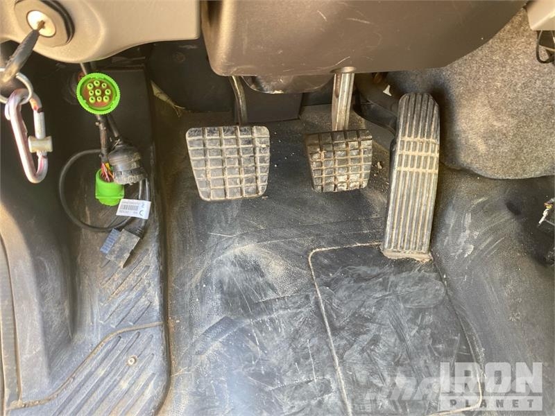 Freightliner 108SD Tovornjaki z žerjavom