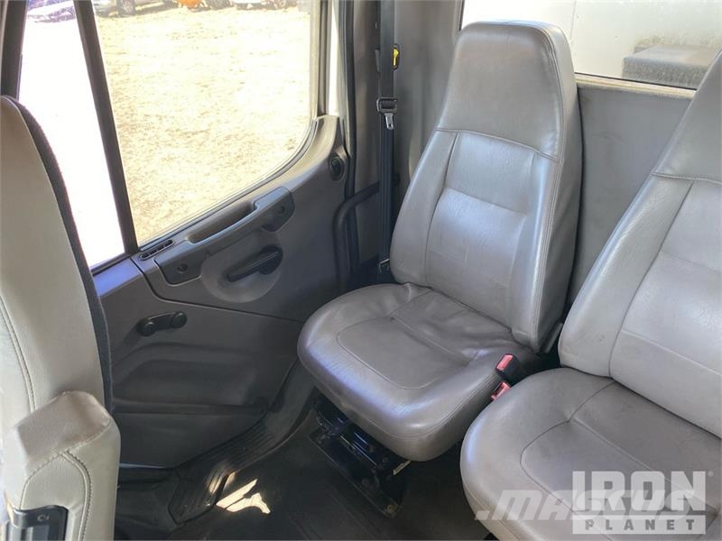 Freightliner 108SD Tovornjaki z žerjavom