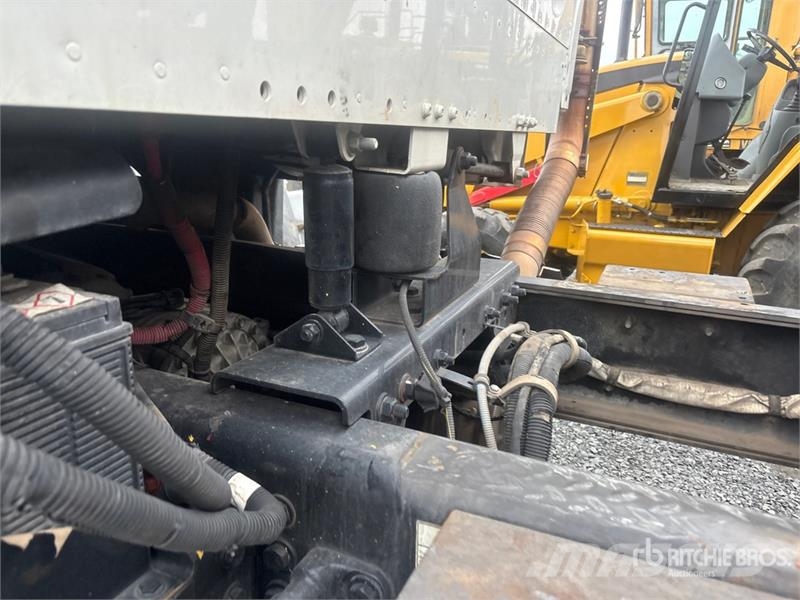 Freightliner 108SD Kamioni sa kranom