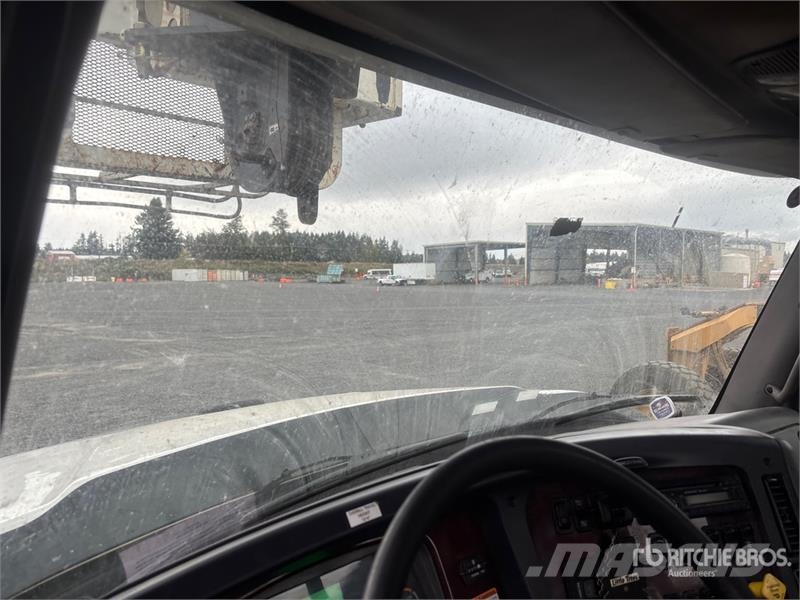 Freightliner 108SD Kamioni sa kranom