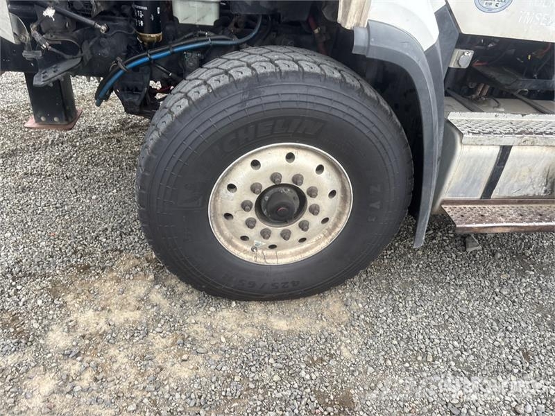 Freightliner 108SD Kamioni sa kranom
