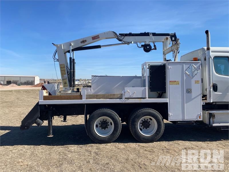 Freightliner 108SD Tovornjaki z žerjavom