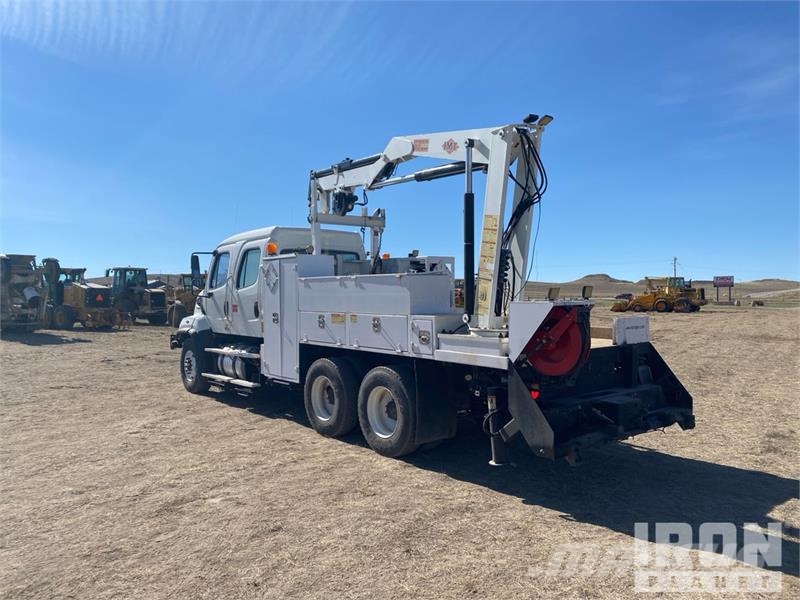 Freightliner 108SD Tovornjaki z žerjavom