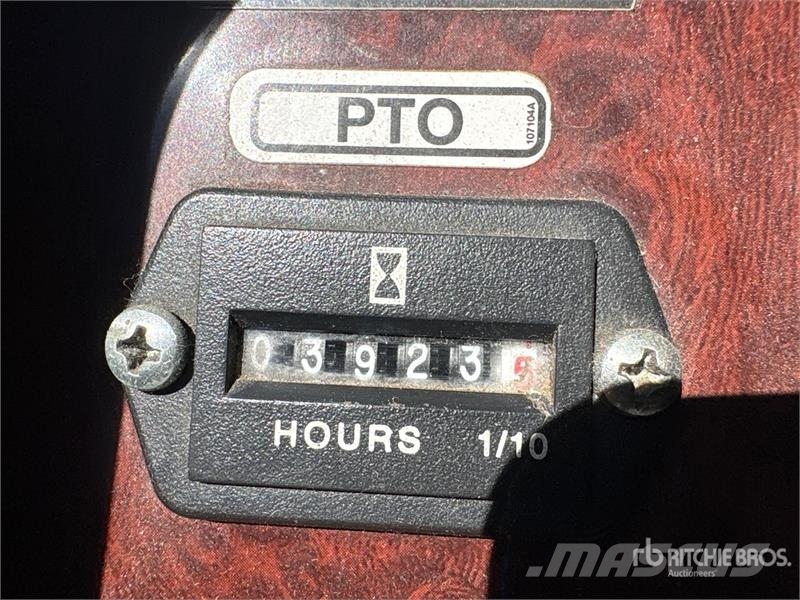 Freightliner 108SD Boom Truck شاحنات الرافعات