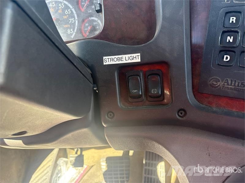 Freightliner 108SD Boom Truck شاحنات الرافعات