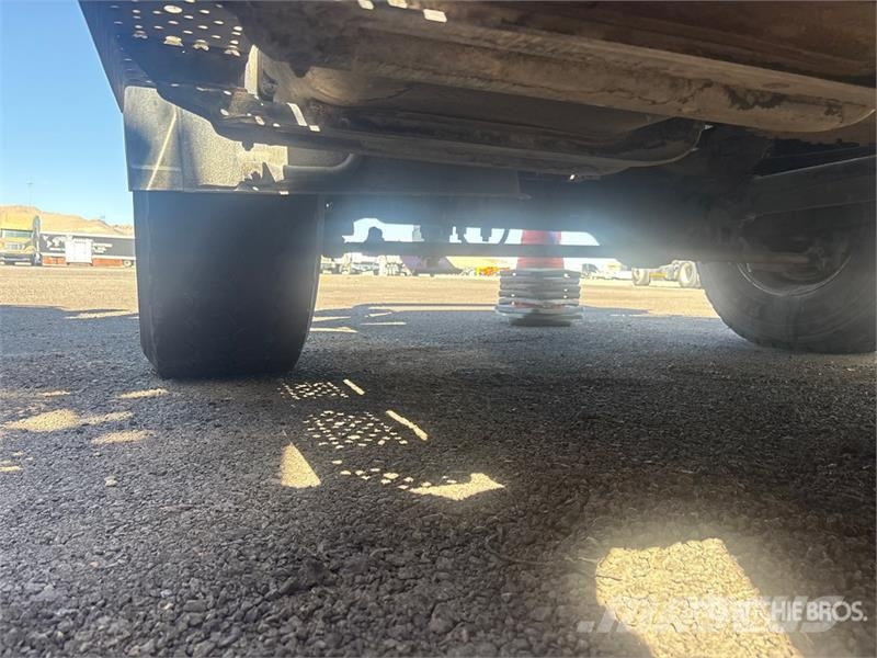 Freightliner 108SD Boom Truck شاحنات الرافعات