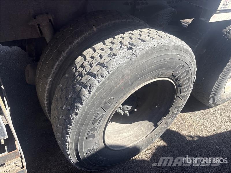 Freightliner 108SD Boom Truck شاحنات الرافعات