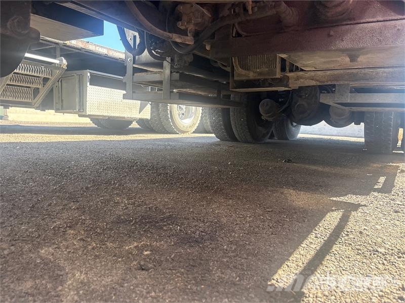 Freightliner 108SD Boom Truck شاحنات الرافعات