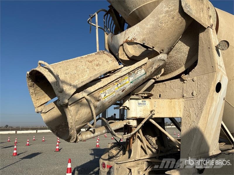 Freightliner 114SD 6x4 Mixer Truck Betonvedēji