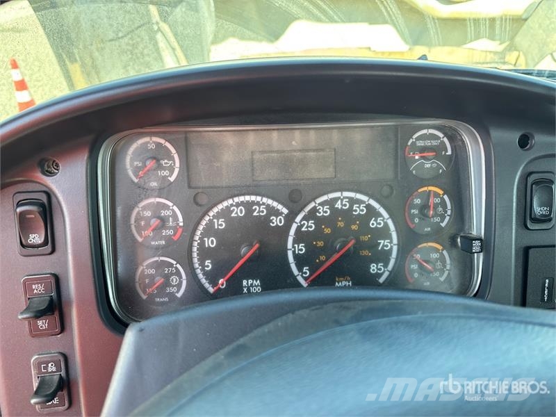Freightliner 114SD 6x4 Mixer Truck Camiões de betão