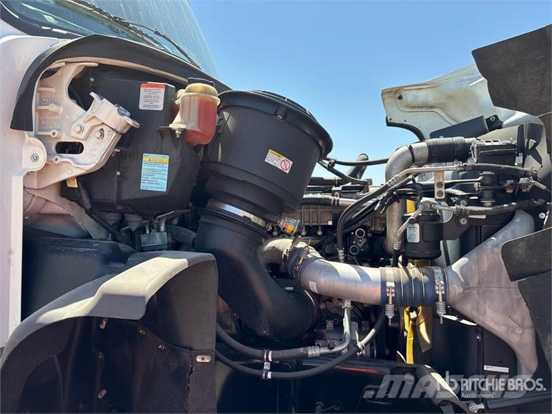 Freightliner 114SD 6x4 Roll-Off Truck Camion con cassone scarrabile