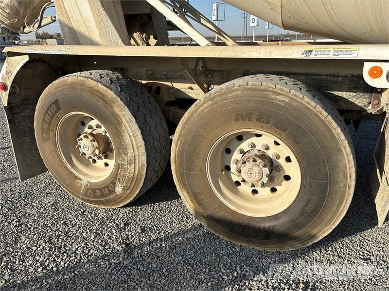 Freightliner 114SD 6x4 Mixer Truck Betonvedēji