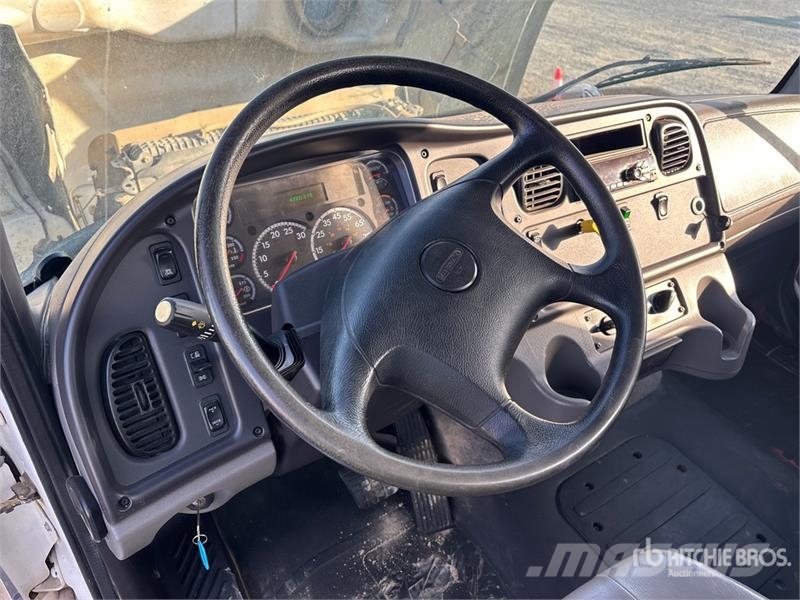 Freightliner 114SD 6x4 Mixer Truck Betonvedēji