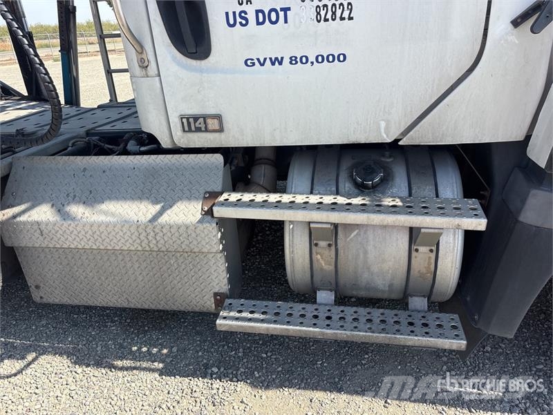 Freightliner 114SD 6x4 Car Carrier Truck Transport vehicles