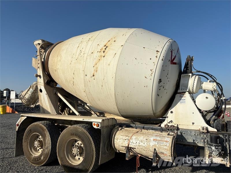 Freightliner 114SD 6x4 Mixer Truck Betonvedēji