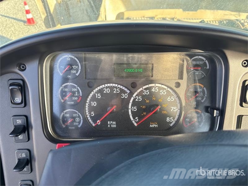 Freightliner 114SD 6x4 Mixer Truck Betonvedēji