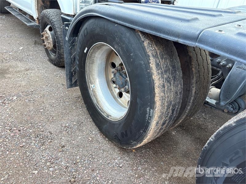 Freightliner 114SD 6x4 T/A Day Cab Truck Tractor Vlačilci