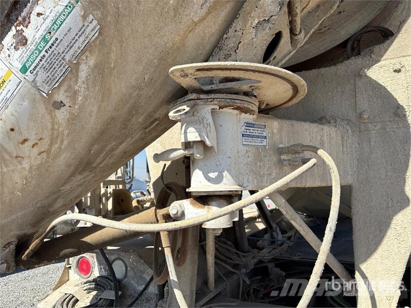 Freightliner 114SD 6x4 Mixer Truck Camiões de betão