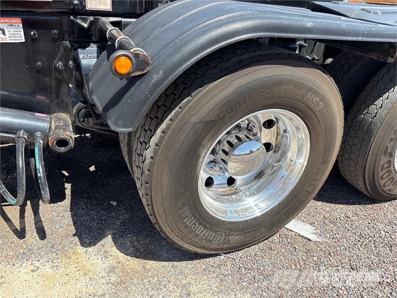 Freightliner 114SD 6x4 Roll-Off Truck Camion con cassone scarrabile