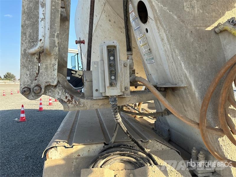 Freightliner 114SD 6x4 Mixer Truck Betonvedēji