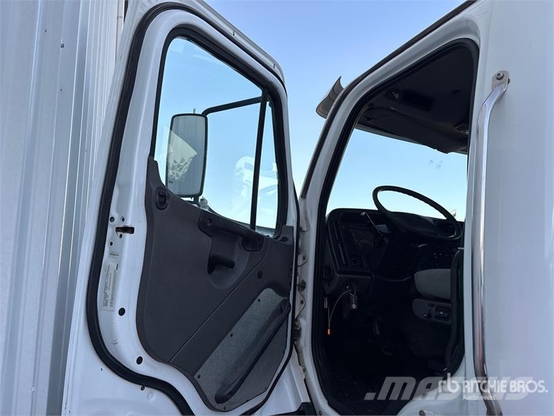 Freightliner 114SD 6x4 T/A Day Cab Truck Tractor Vlačilci