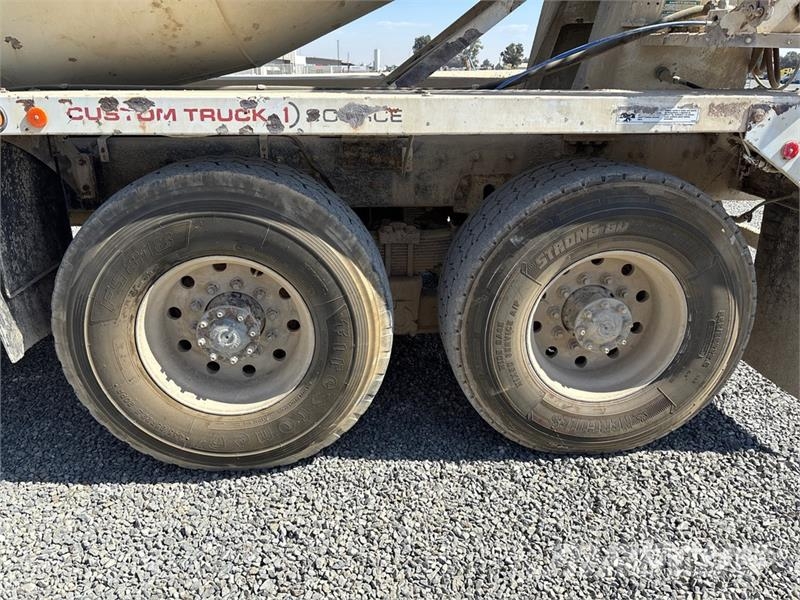 Freightliner 114SD 6x4 Mixer Truck Camiões de betão